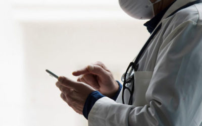 Un estudio afirma que 2 de cada 3 médicos han tenido que desmentir bulos a sus pacientes sobre tratamientos para el COVID 19